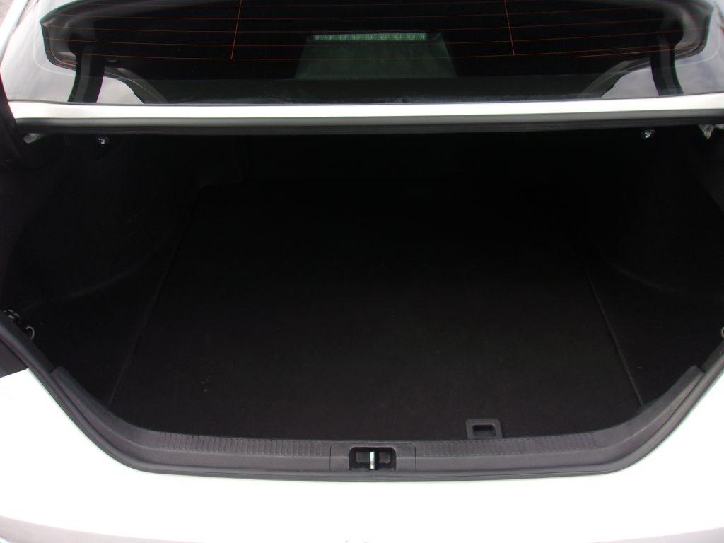 Toyota Camry SE 2020