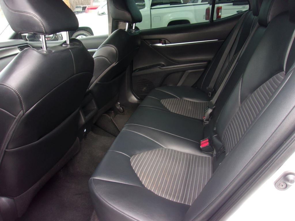 Toyota Camry SE 2020