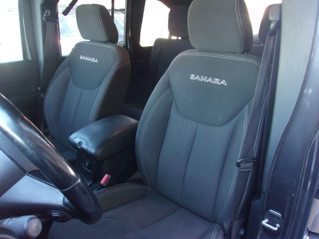 Jeep Wrangler Unlimited Sahara 4WD 2017