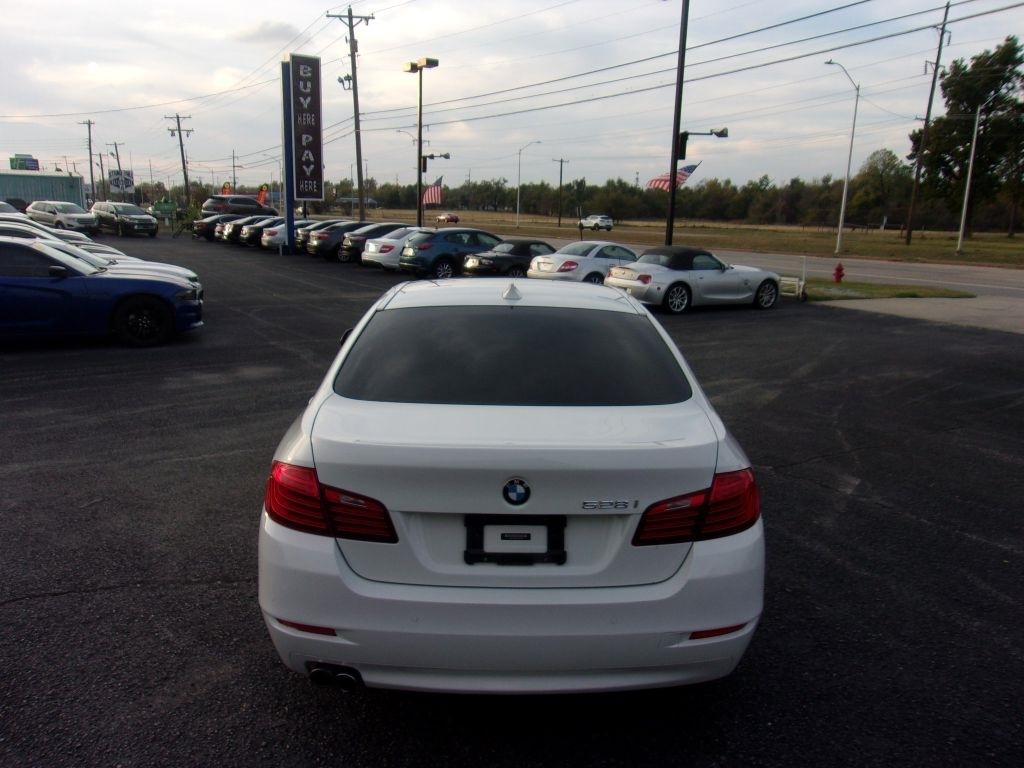 BMW 5-Series 528i 2016