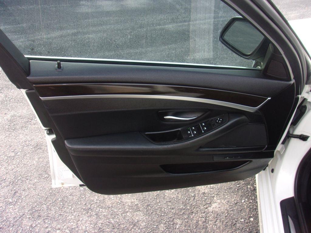 BMW 5-Series 528i 2016