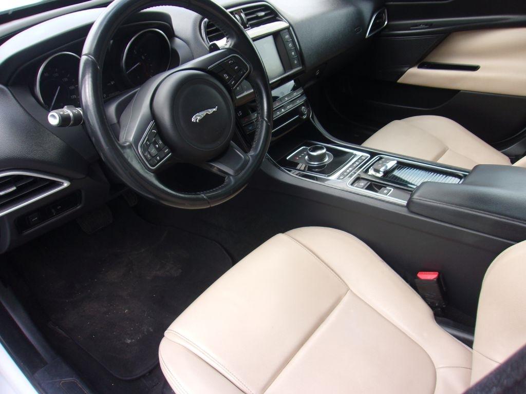 Jaguar XE 25t 2018