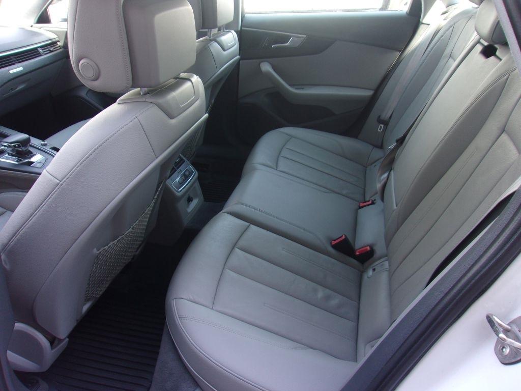 Audi A4 2.0T Premium quattro Sedan 2017