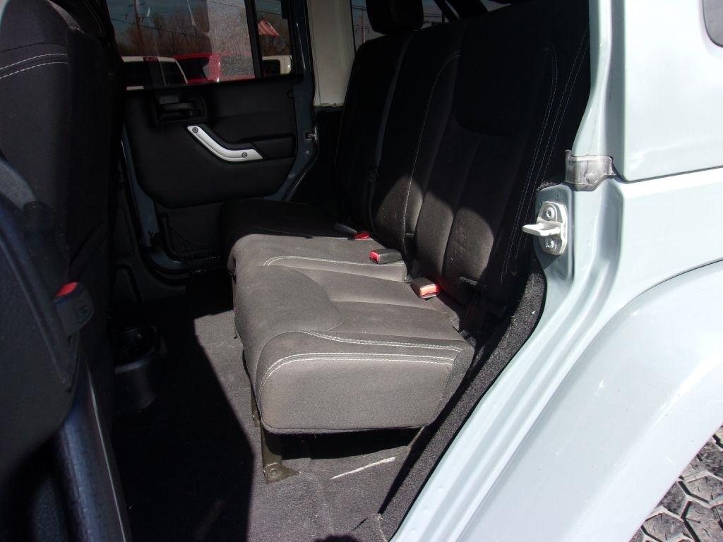 Jeep Wrangler Unlimited Sahara 4WD 2015