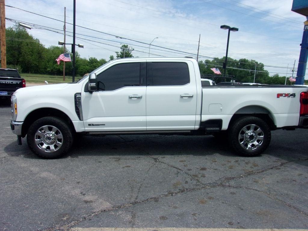 Ford F-250 SD Platinum Crew Cab 4WD 2023