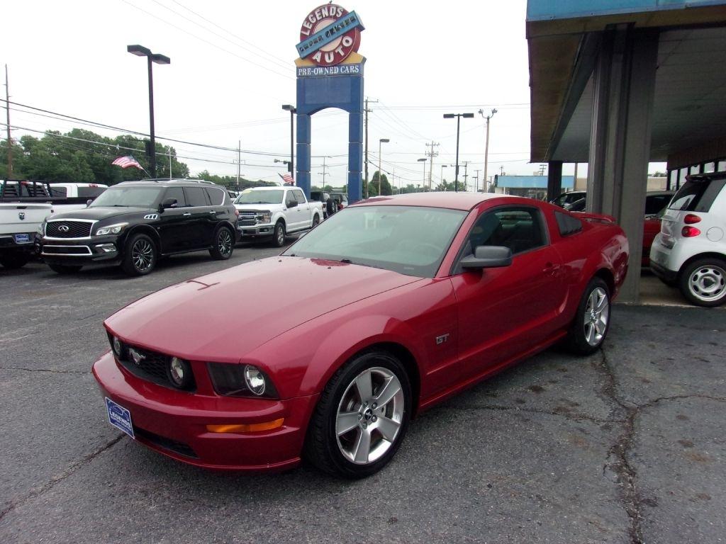 Ford Mustang GT Deluxe Coupe 2005