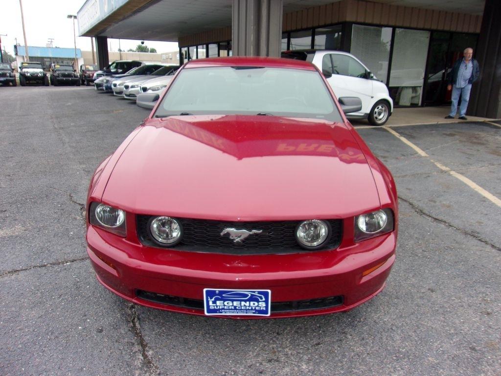 Ford Mustang GT Deluxe Coupe 2005