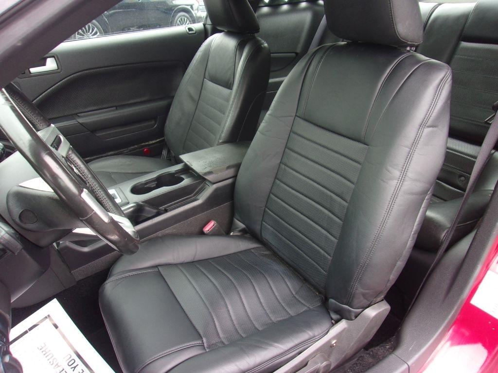 Ford Mustang GT Deluxe Coupe 2005