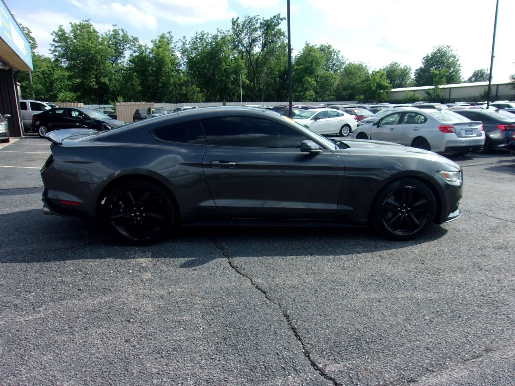 Ford Mustang EcoBoost Coupe 2017