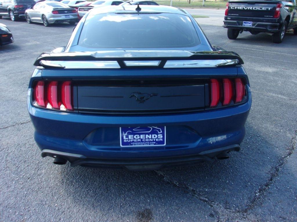 Ford Mustang EcoBoost Coupe 2022
