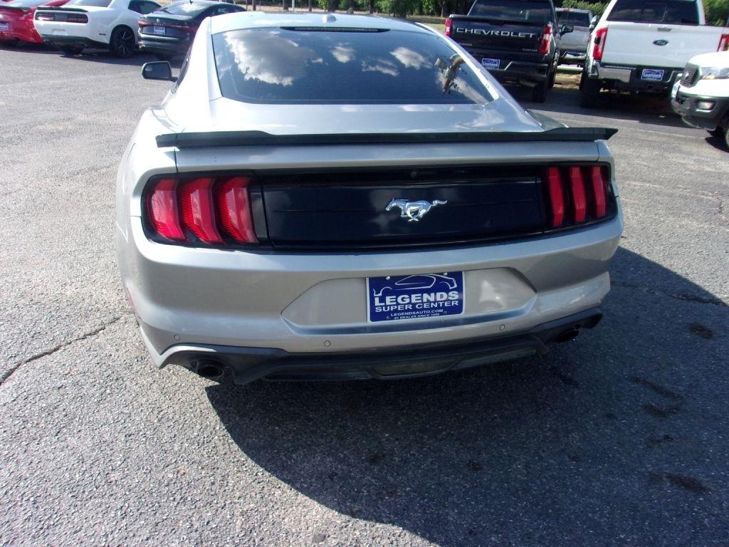 Ford Mustang EcoBoost Coupe 2020