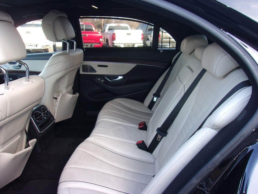 Mercedes-Benz S-Class S550 2015