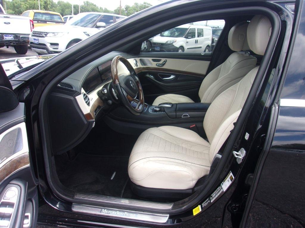 Mercedes-Benz S-Class S550 2015