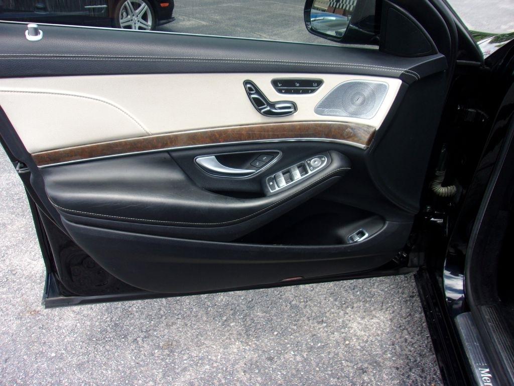 Mercedes-Benz S-Class S550 2015