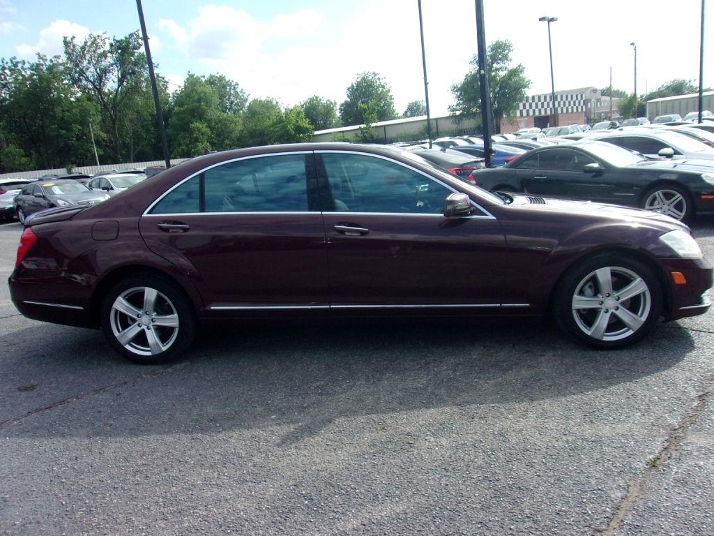 Mercedes-Benz S-Class S550 2011