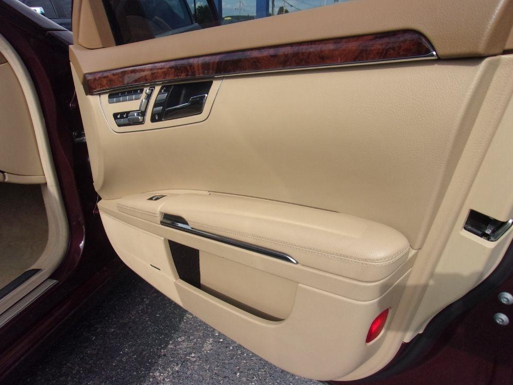 Mercedes-Benz S-Class S550 2011