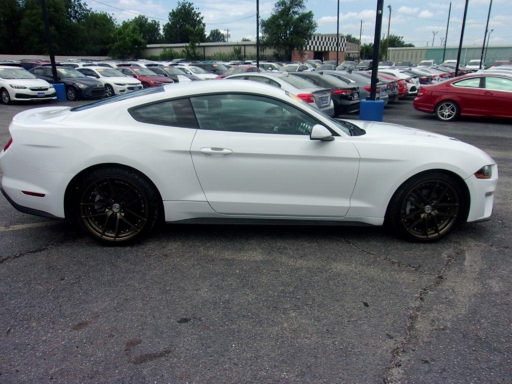 Ford Mustang EcoBoost Coupe 2023