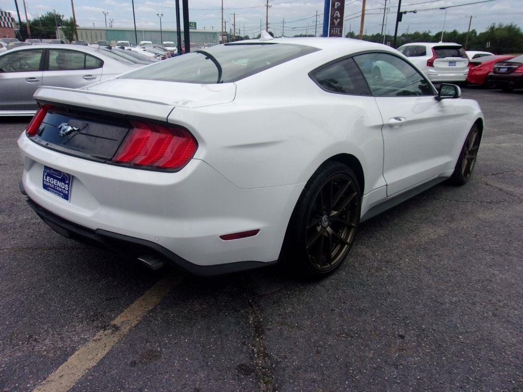 Ford Mustang EcoBoost Coupe 2023