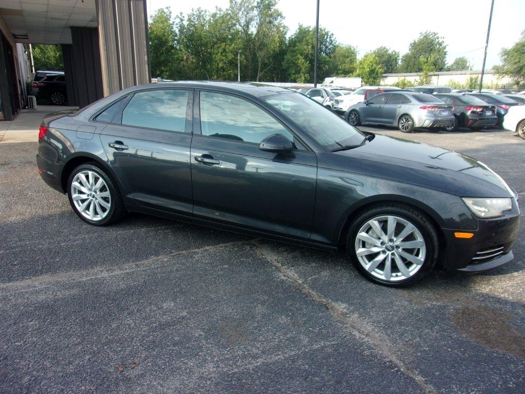 Audi A4 2.0T Premium quattro Sedan 2017