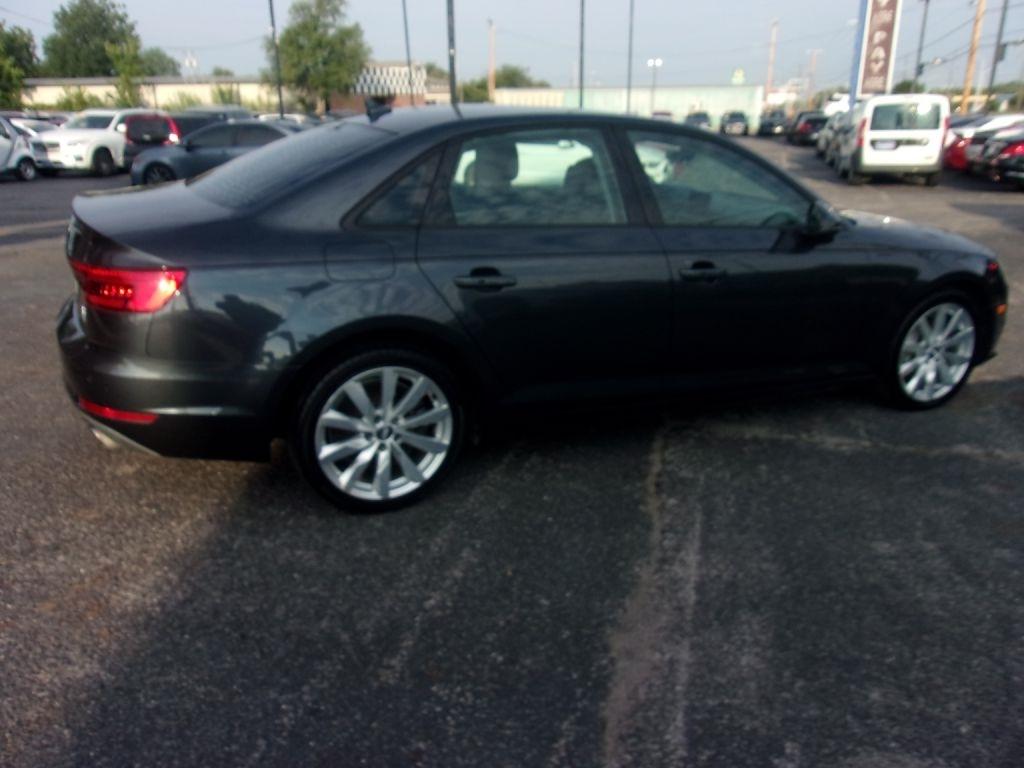 Audi A4 2.0T Premium quattro Sedan 2017