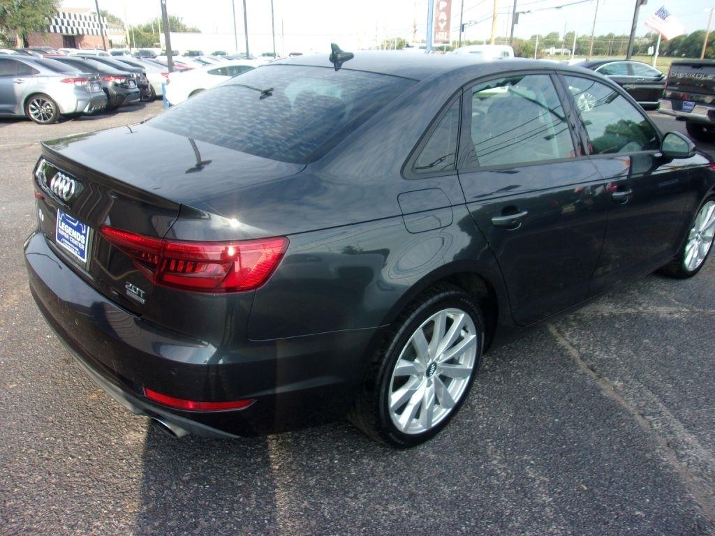 Audi A4 2.0T Premium quattro Sedan 2017