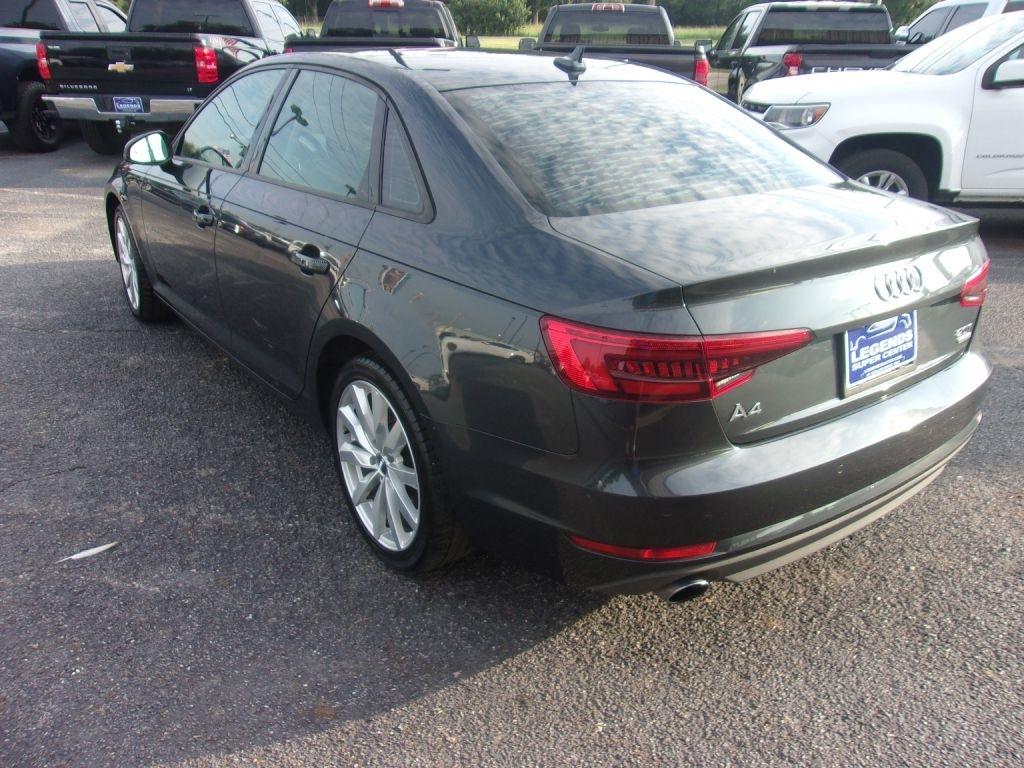 Audi A4 2.0T Premium quattro Sedan 2017