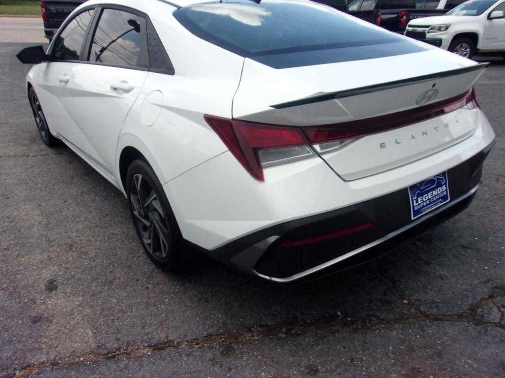Hyundai Elantra SEL Sport 2025