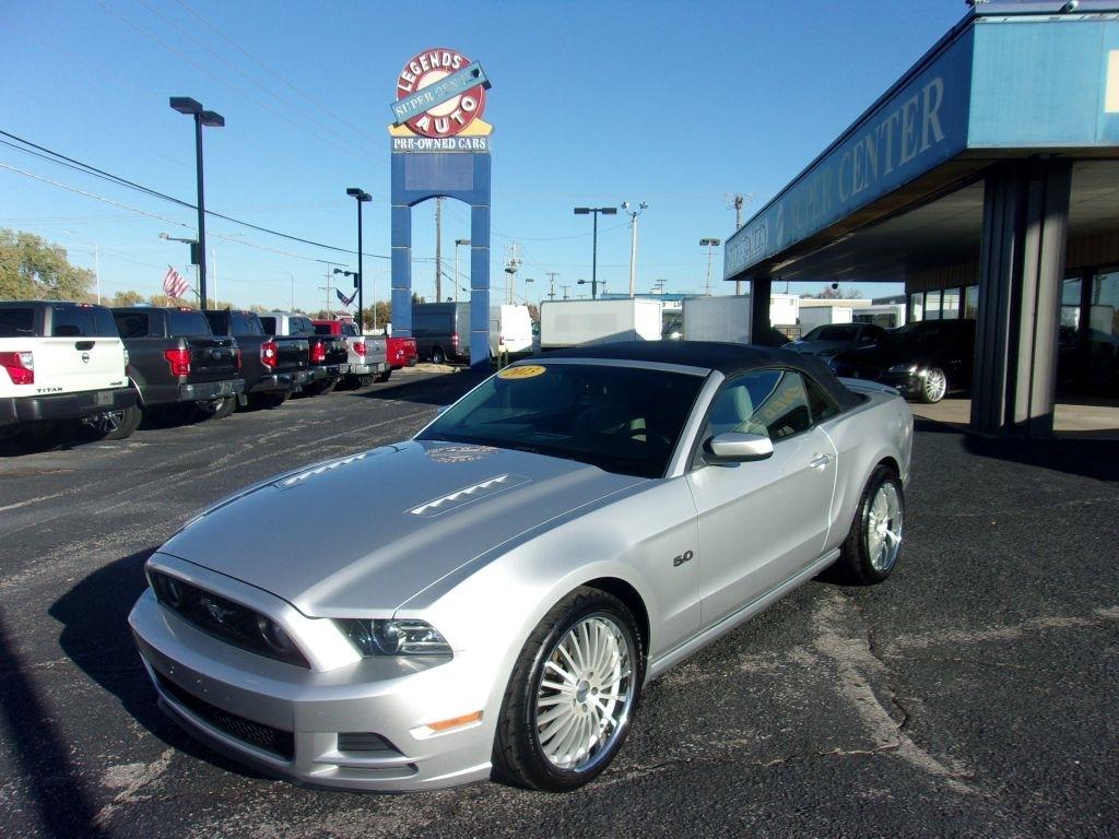 Ford Mustang GT convertible 2013