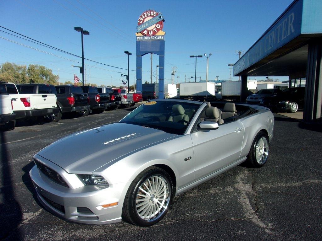 Ford Mustang GT convertible 2013