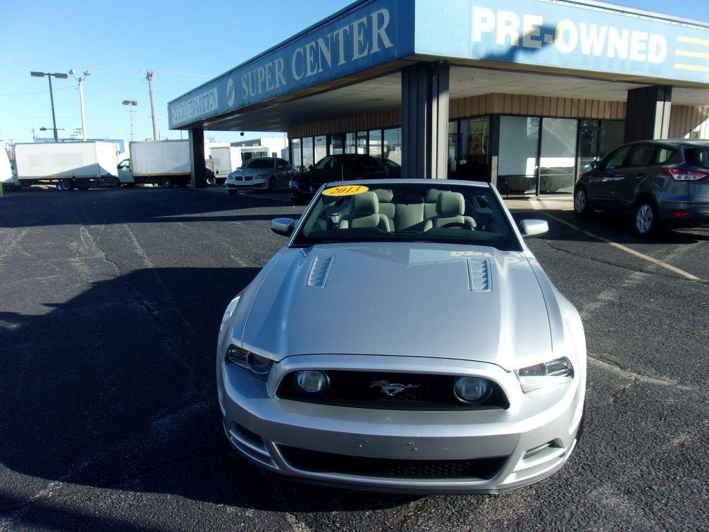 Ford Mustang GT convertible 2013
