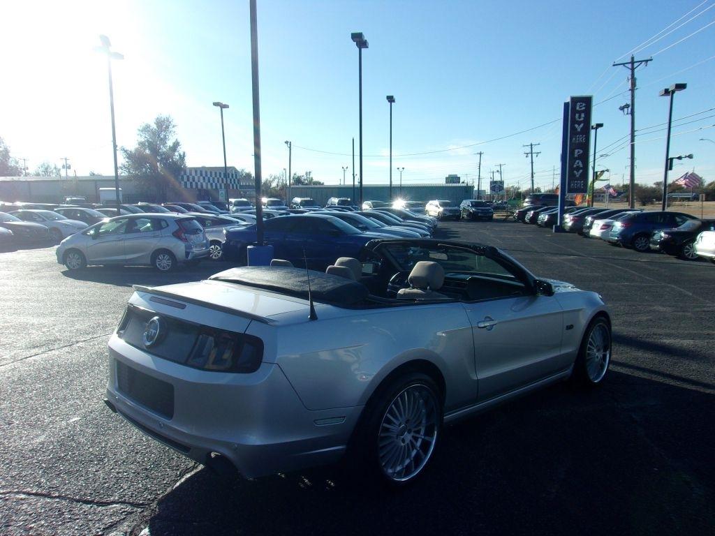 Ford Mustang GT convertible 2013