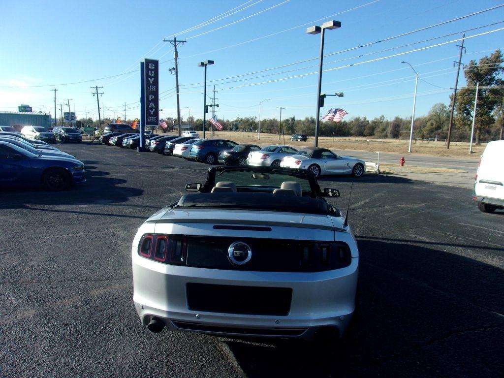 Ford Mustang GT convertible 2013