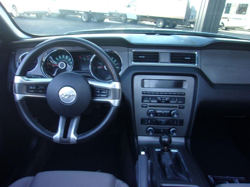 Ford Mustang GT convertible 2013