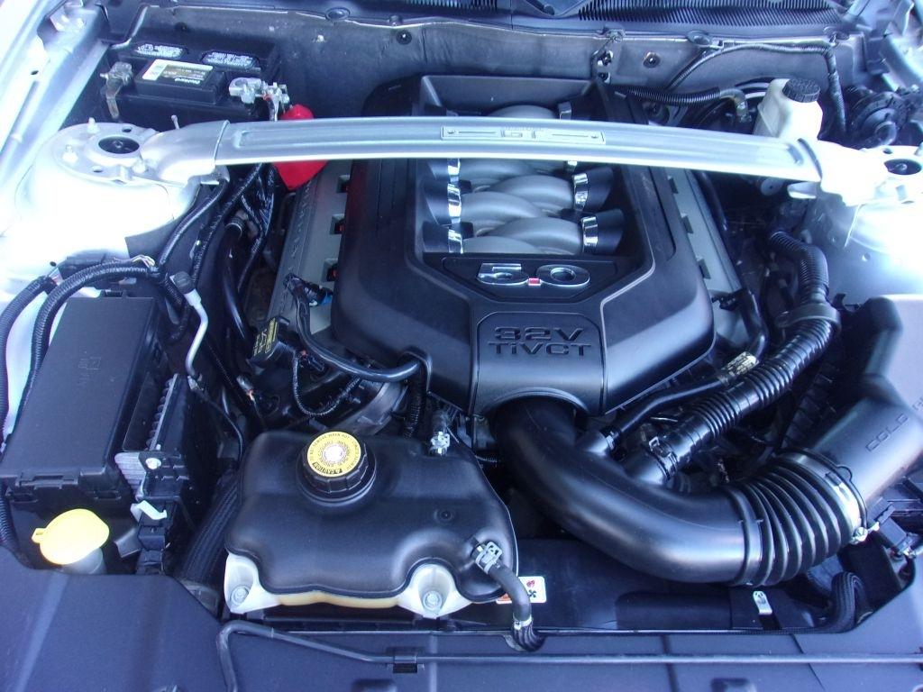 Ford Mustang GT convertible 2013