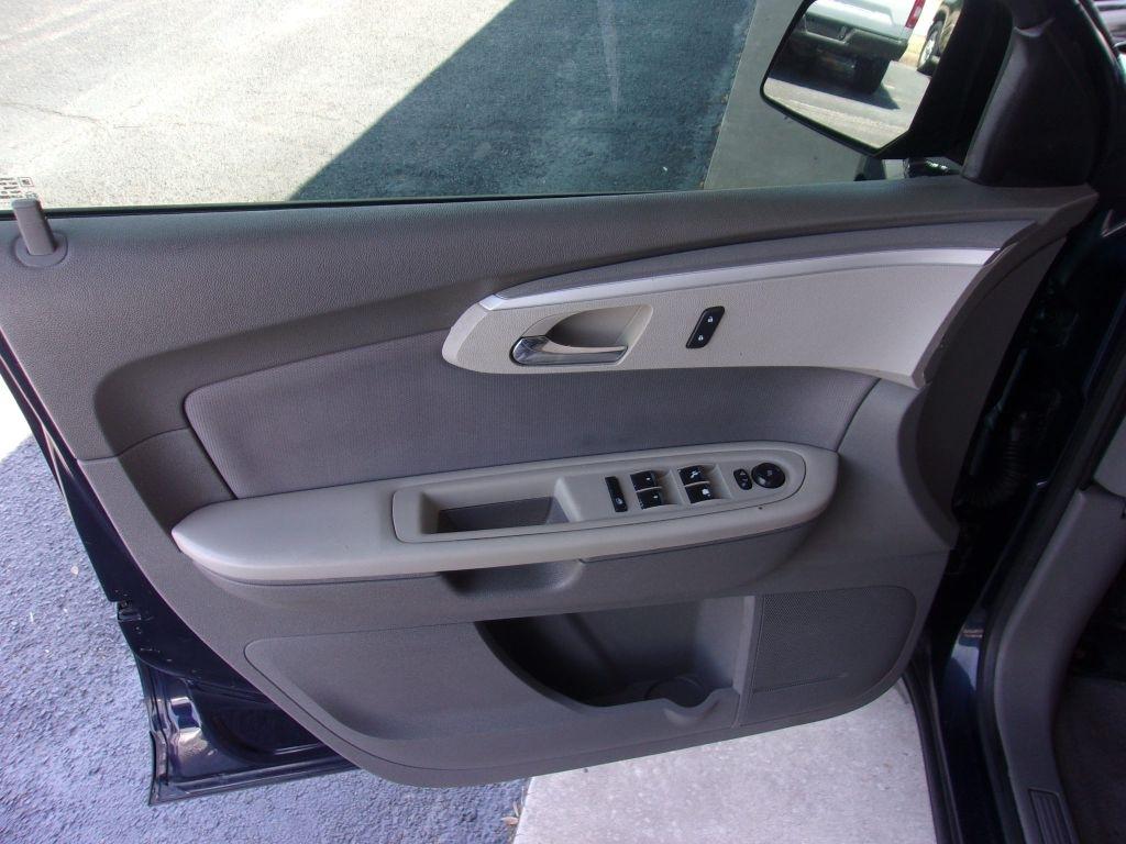 Chevrolet Traverse LS FWD 2012