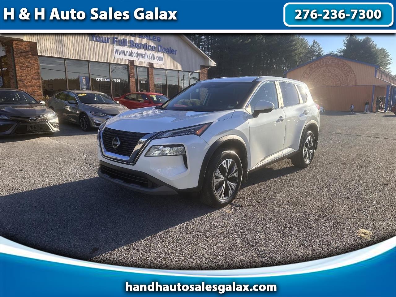 2023 Nissan Rogue SV's photo