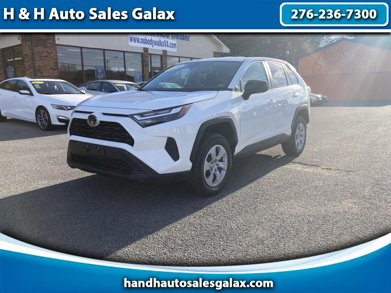 2024 Toyota RAV4 LE's photo