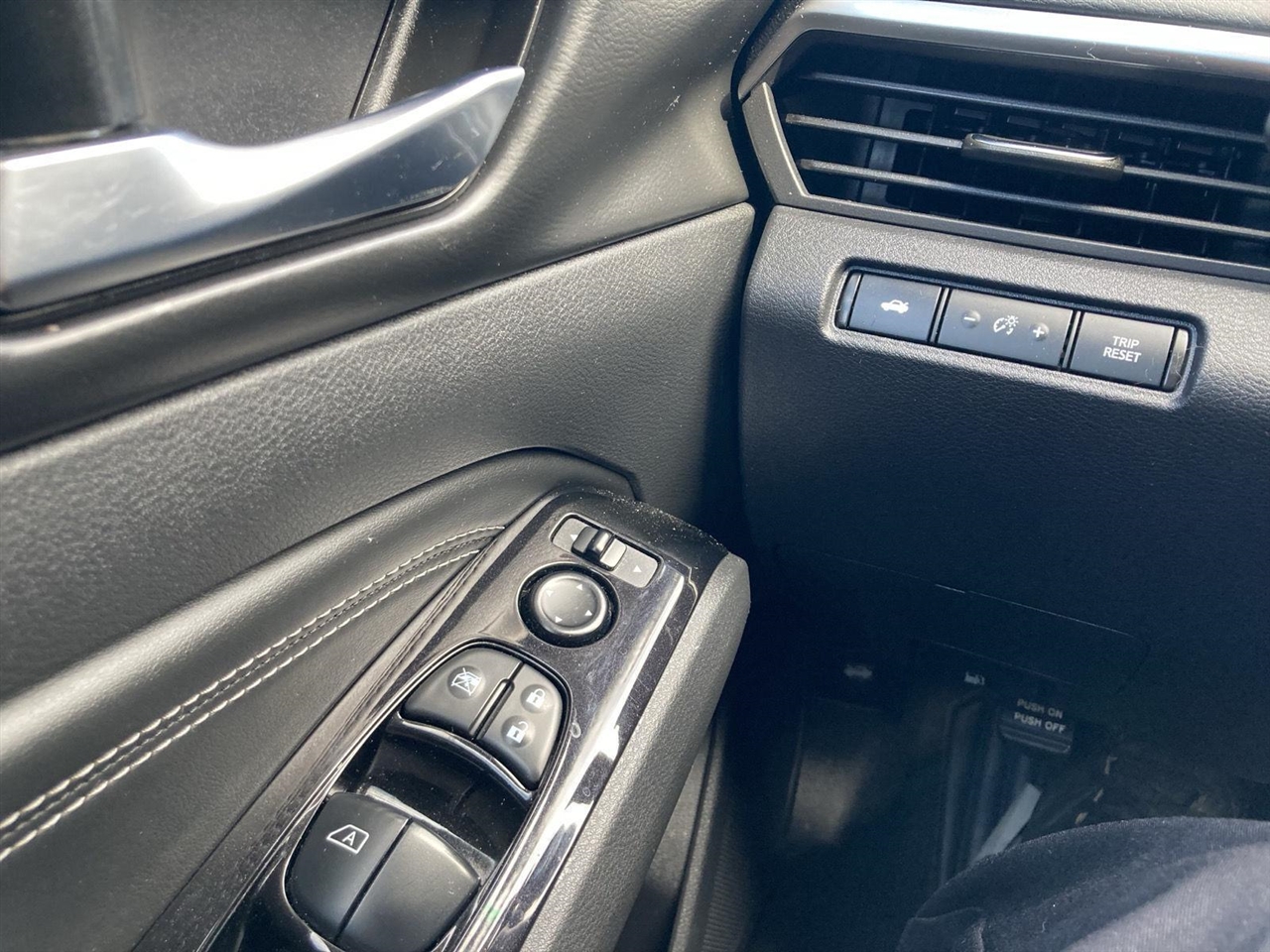 2021 Nissan Altima 2.5 SV photo 14
