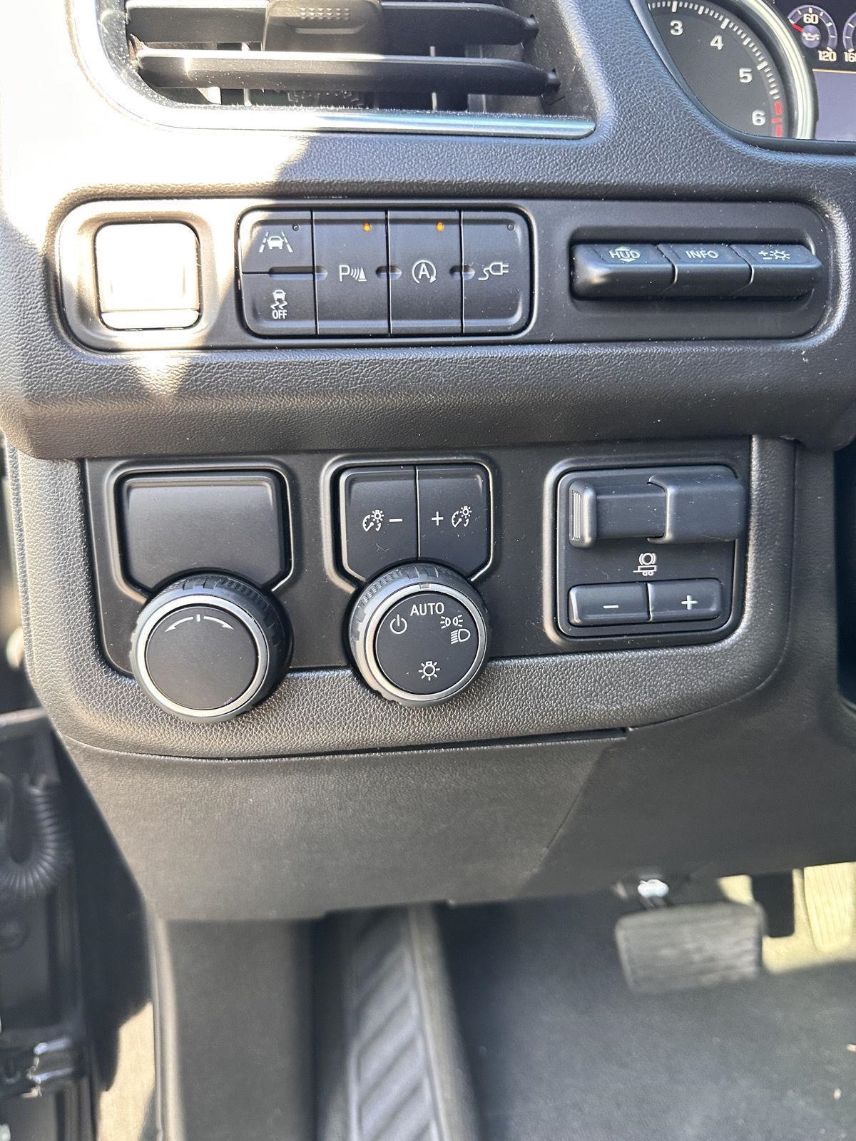 Chevrolet Suburban 2WD 4dr Premier 2021