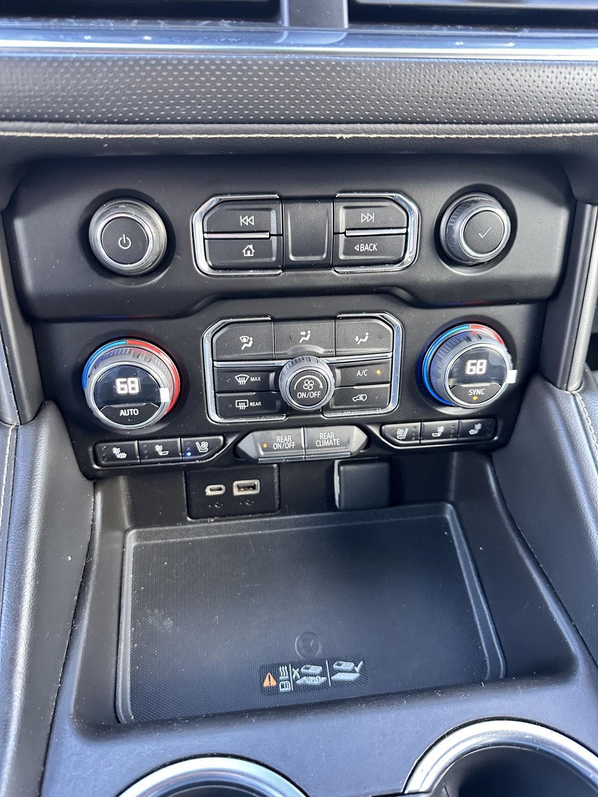 Chevrolet Suburban 2WD 4dr Premier 2021