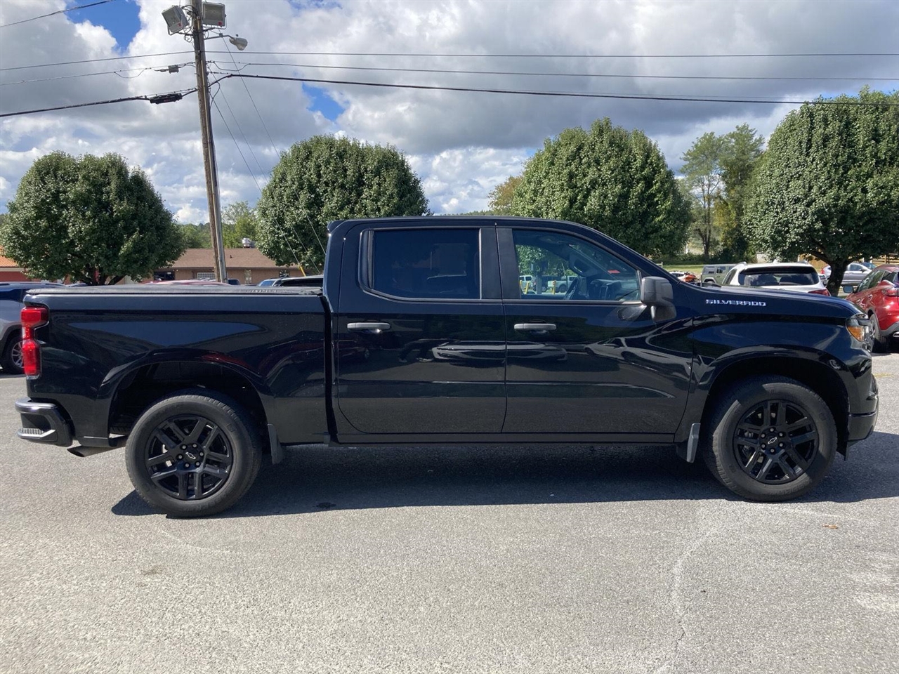 2022 Chevrolet Silverado 1500 Custom photo 2