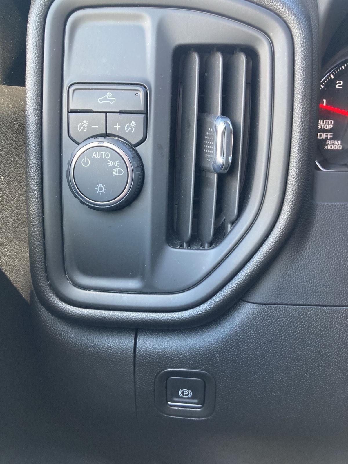 2022 Chevrolet Silverado 1500 Custom photo 12
