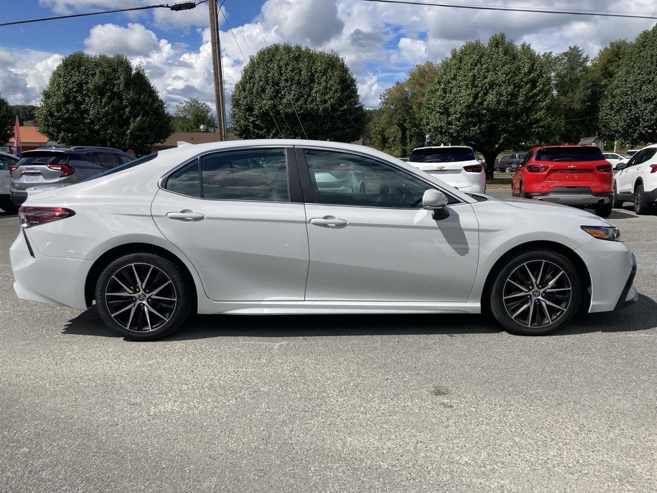 2023 Toyota Camry SE photo 4