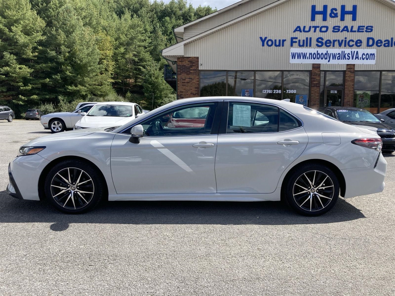 2023 Toyota Camry SE photo 8