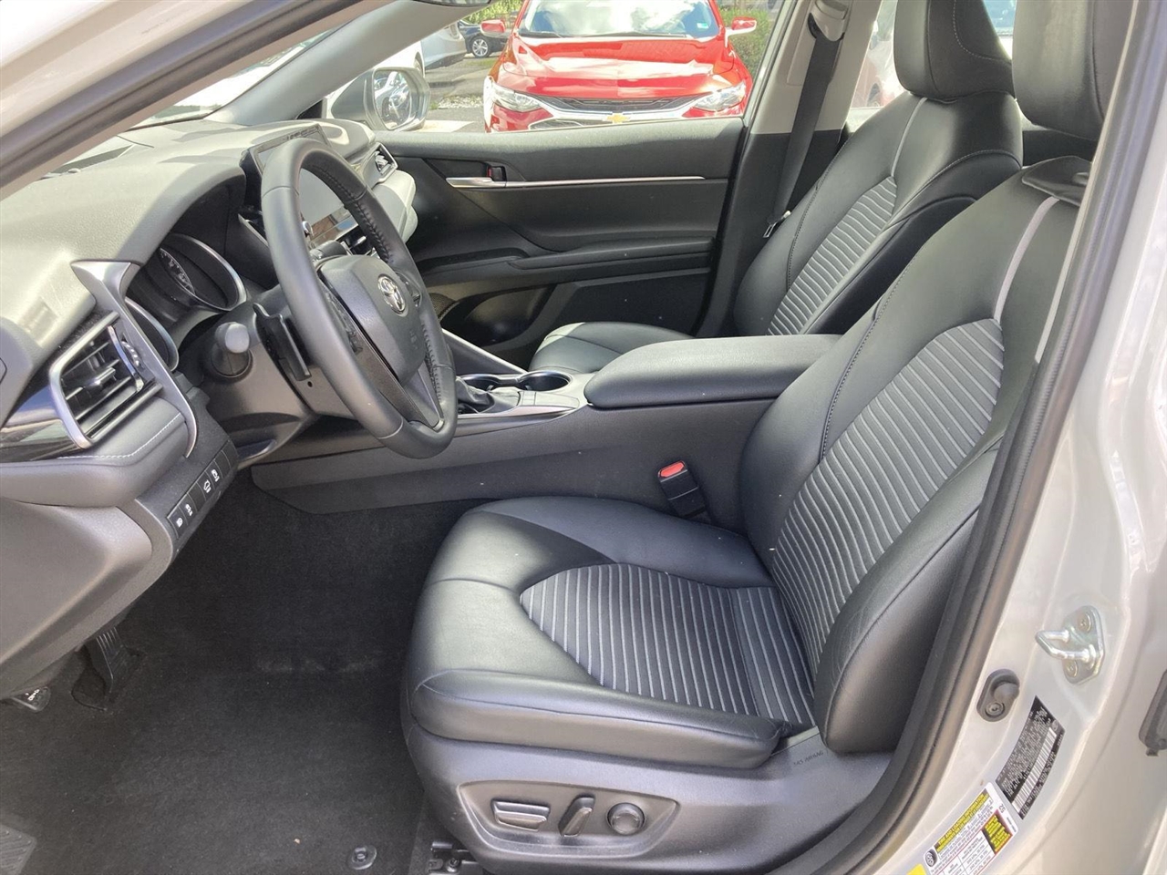2023 Toyota Camry SE photo 9