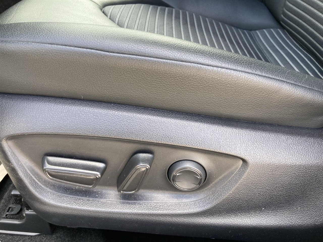 2023 Toyota Camry SE photo 10