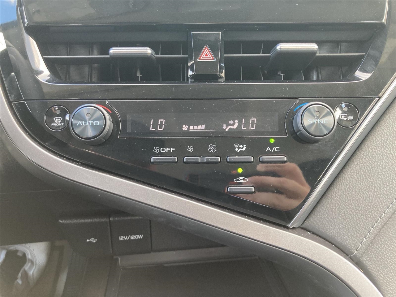 2023 Toyota Camry SE photo 21