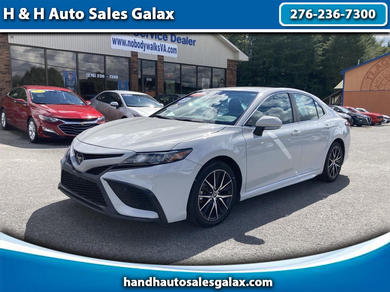 2023 Toyota Camry SE's photo