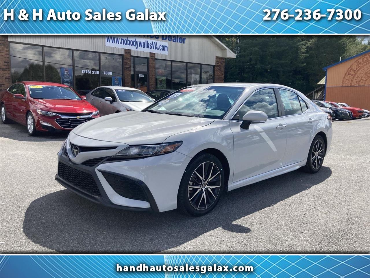 Toyota Camry Hybrid SE Nightshade CVT (Natl) 2023