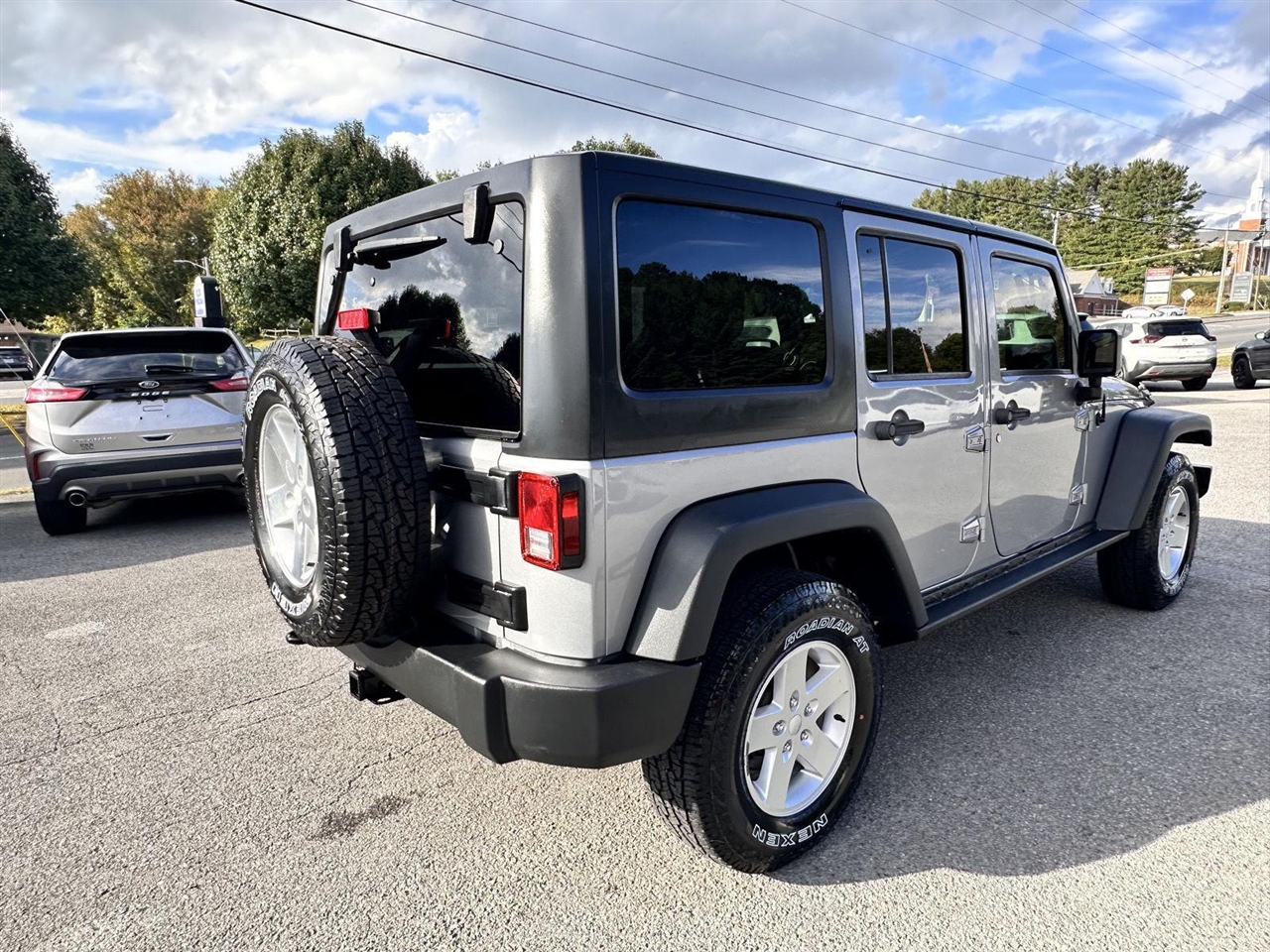 2015 Jeep Wrangler Unlimited Rubicon photo 5